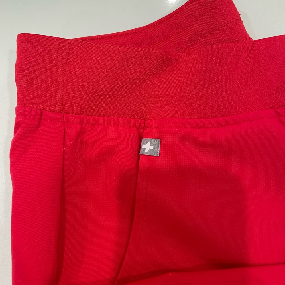 FIGS SCRUB PANTS LIMITED COLOR POP RED.